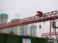 轮胎式龙门吊的高度作业