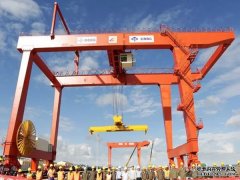 不同种类集装箱龙门吊的堆场作业效率