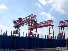 桁架式龙门吊具有风阻系数小的结构优势